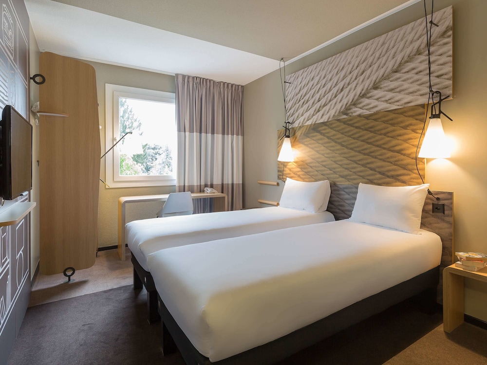 IBIS GENEVE AEROPORT 20/66