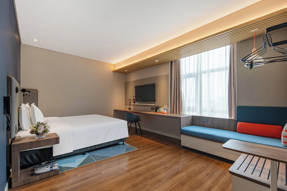 Holiday Inn Express Shanghai Hongqiao North 39/70