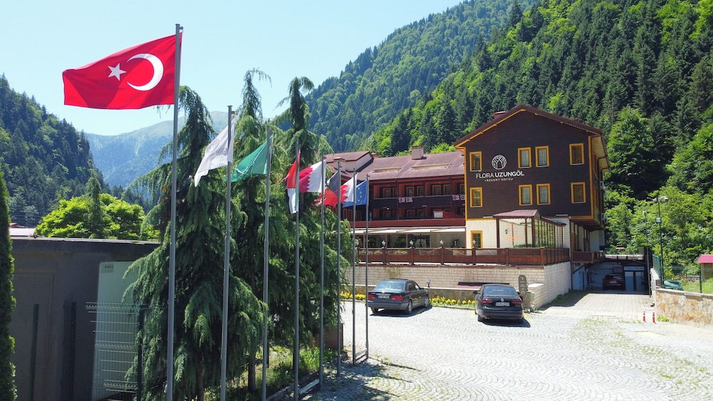 Flora Uzungol Resort Hotel 35/50