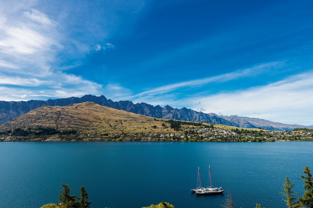 Avani Queenstown Hotel 7/56
