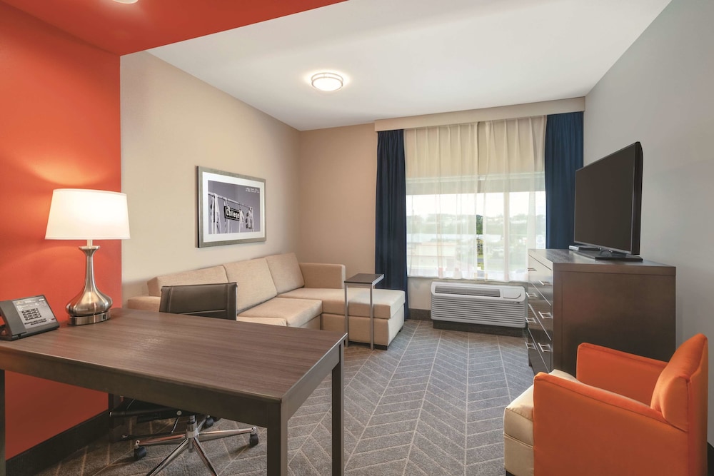 La Quinta Inn And Suites By Wyndham Opelika Auburn 24/33