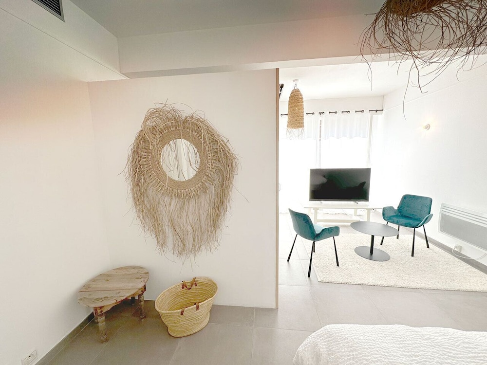 ROOM, DOUBLE OR TWIN BED, GROUND FLOOR