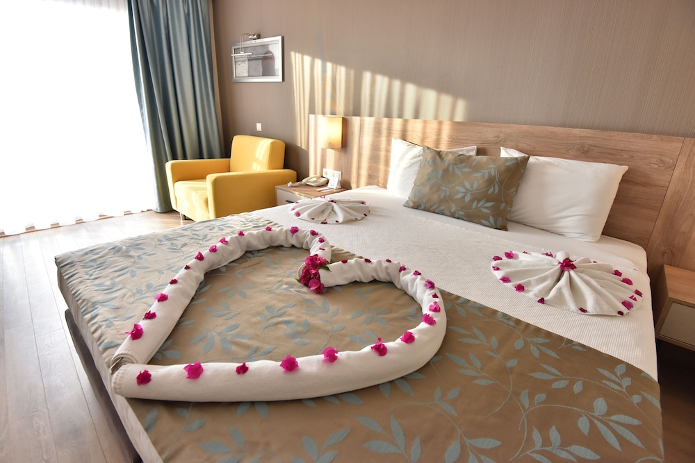 Lucida Beach Hotel 19/37