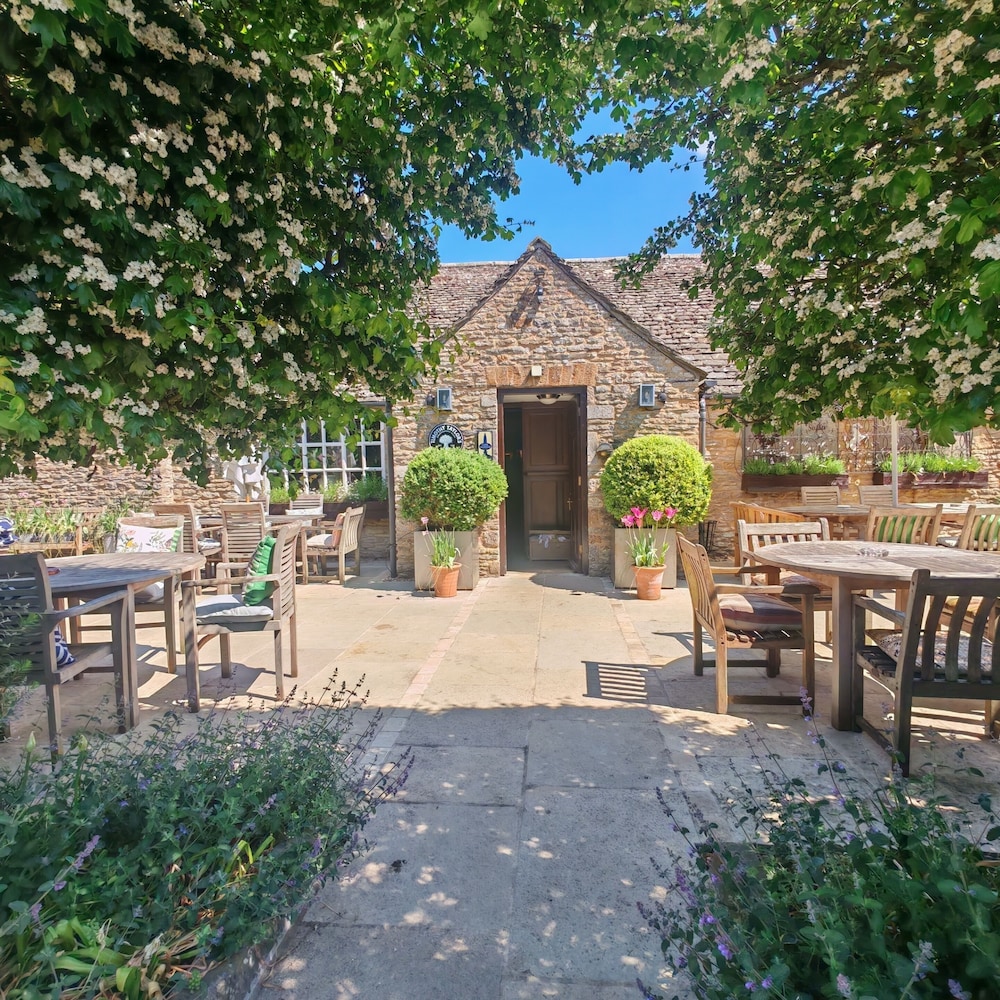 The White Horse Inn 56/62