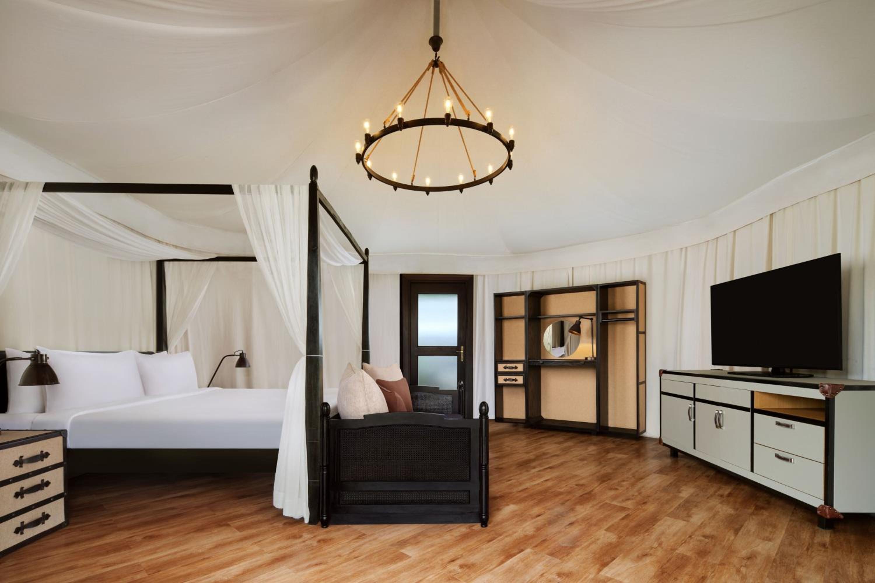 Guest Room, Tent, King Bed, Garden View, Sofa, Jetted Tub, Large