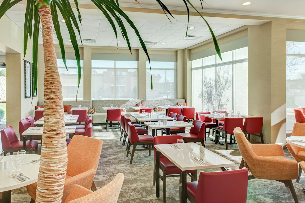 Hilton Garden Inn Lakewood 38/52