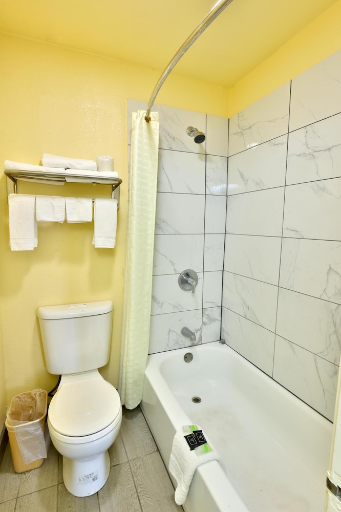Americas Best Value Inn San Antonio Airport South 36/39