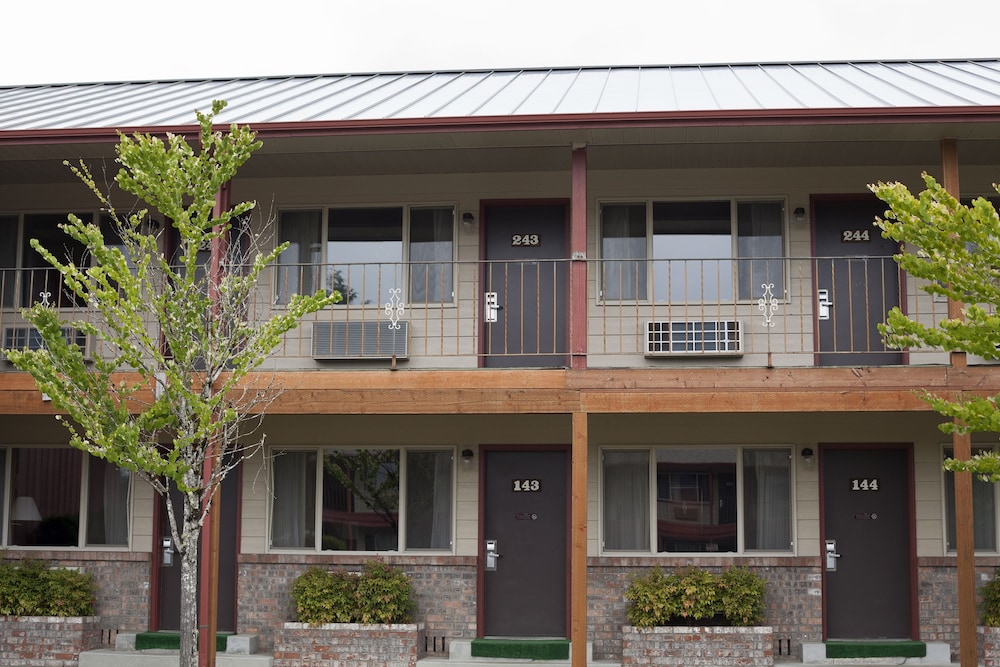 Forks Motel 1/50