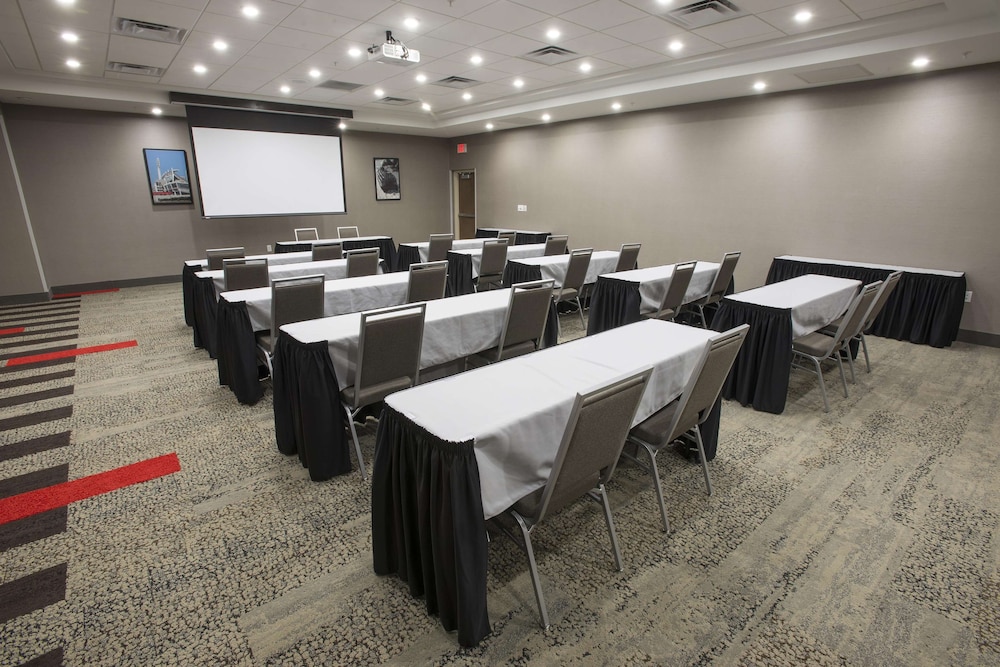 Hampton Inn Suites Cincinnati Kenwood Oh 38/43