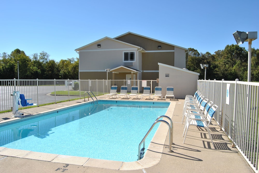 Super 8 by Wyndham Vicksburg 9/16