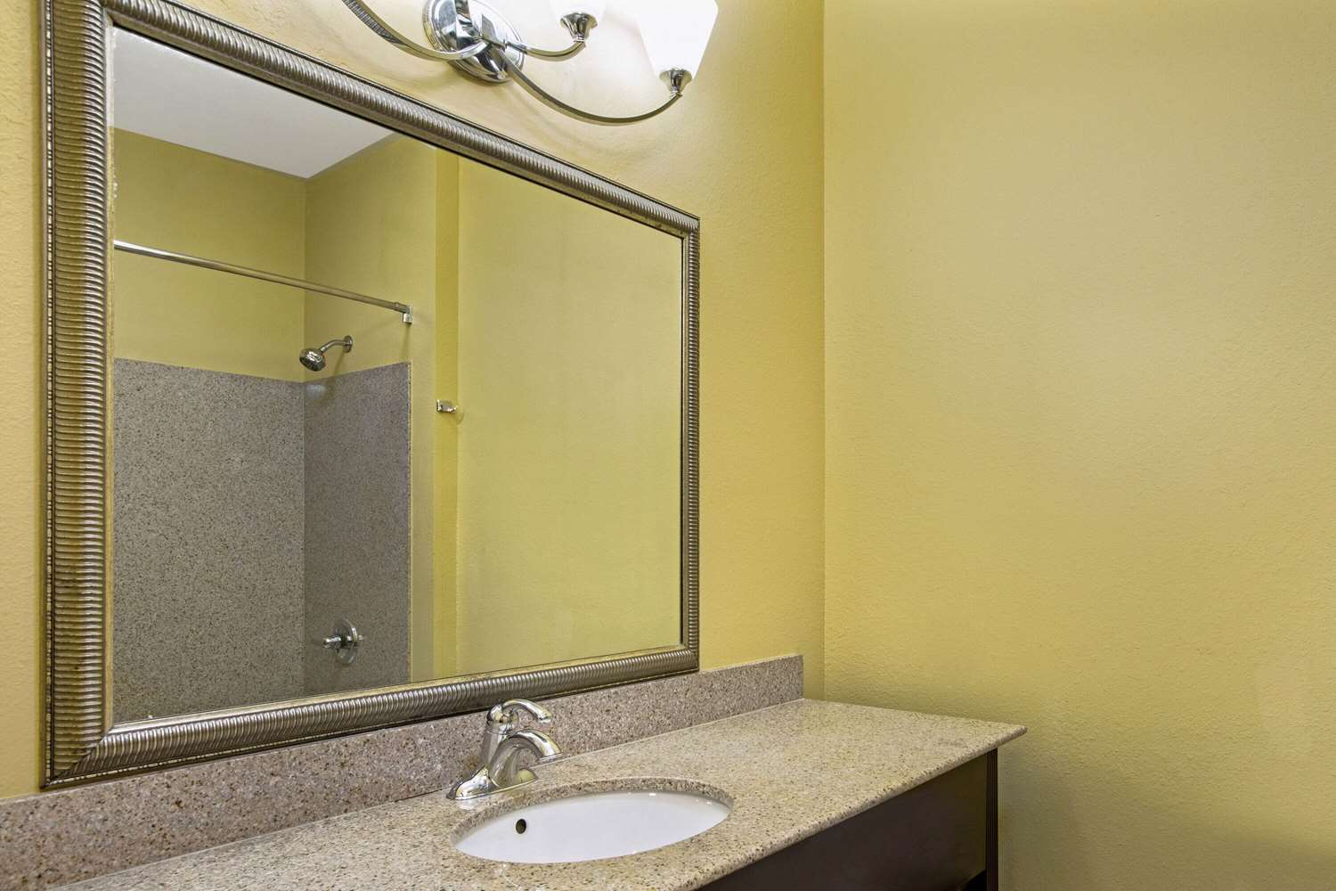 La Quinta Inn & Suites by Wyndham Tulsa Airpt / Expo Square 34/35