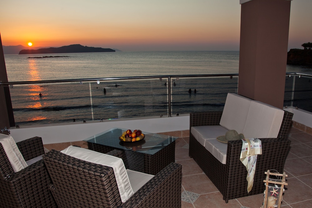 Golden Bay Suites 42/67