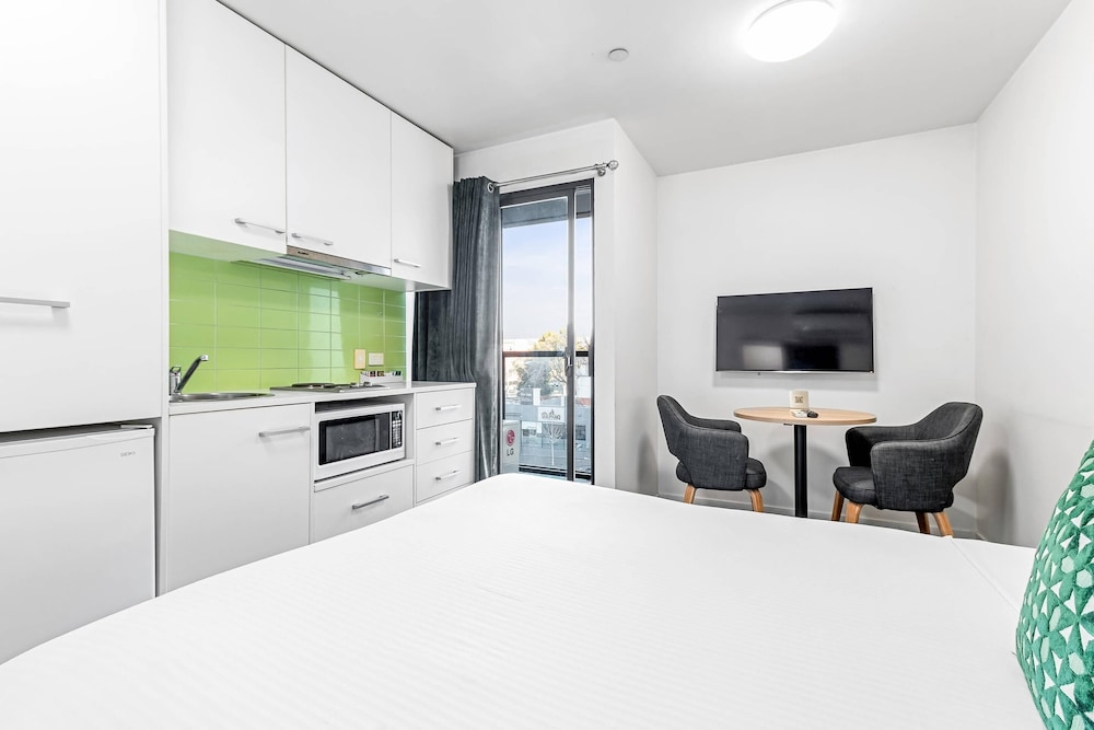 Quality Apartments North Melbourne 25/54