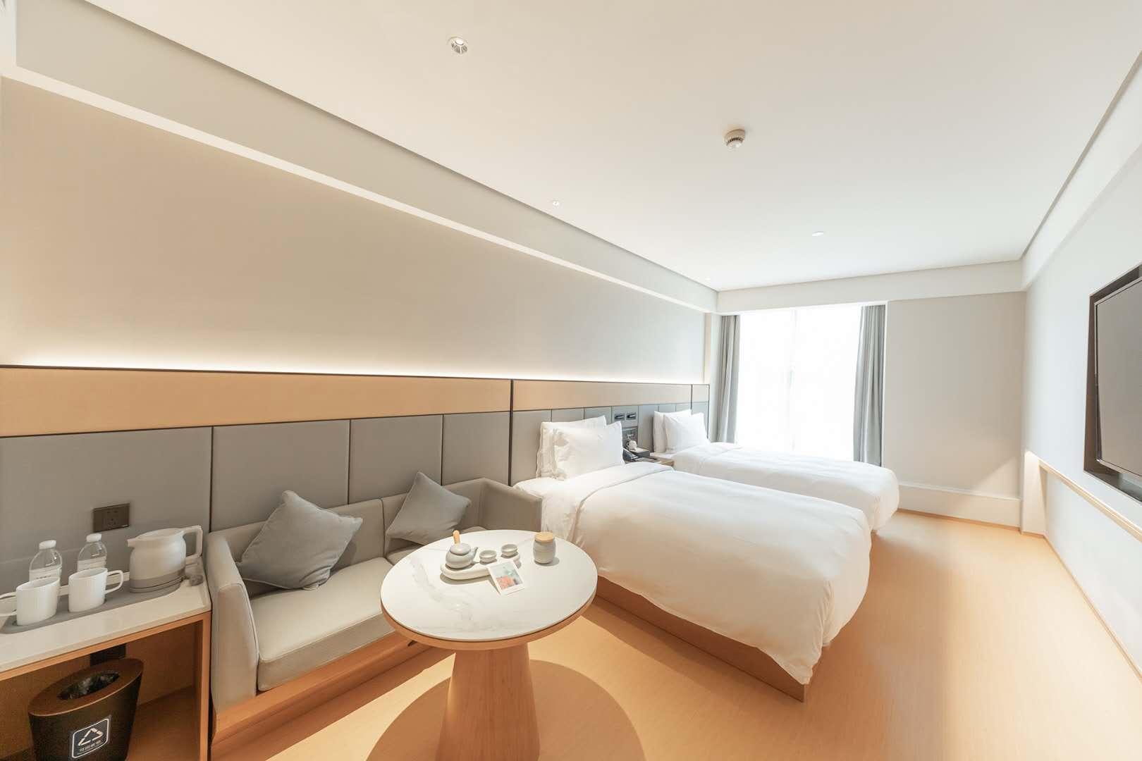 JI Hotel (Shanghai Wuning Road Subway Station) 39/40