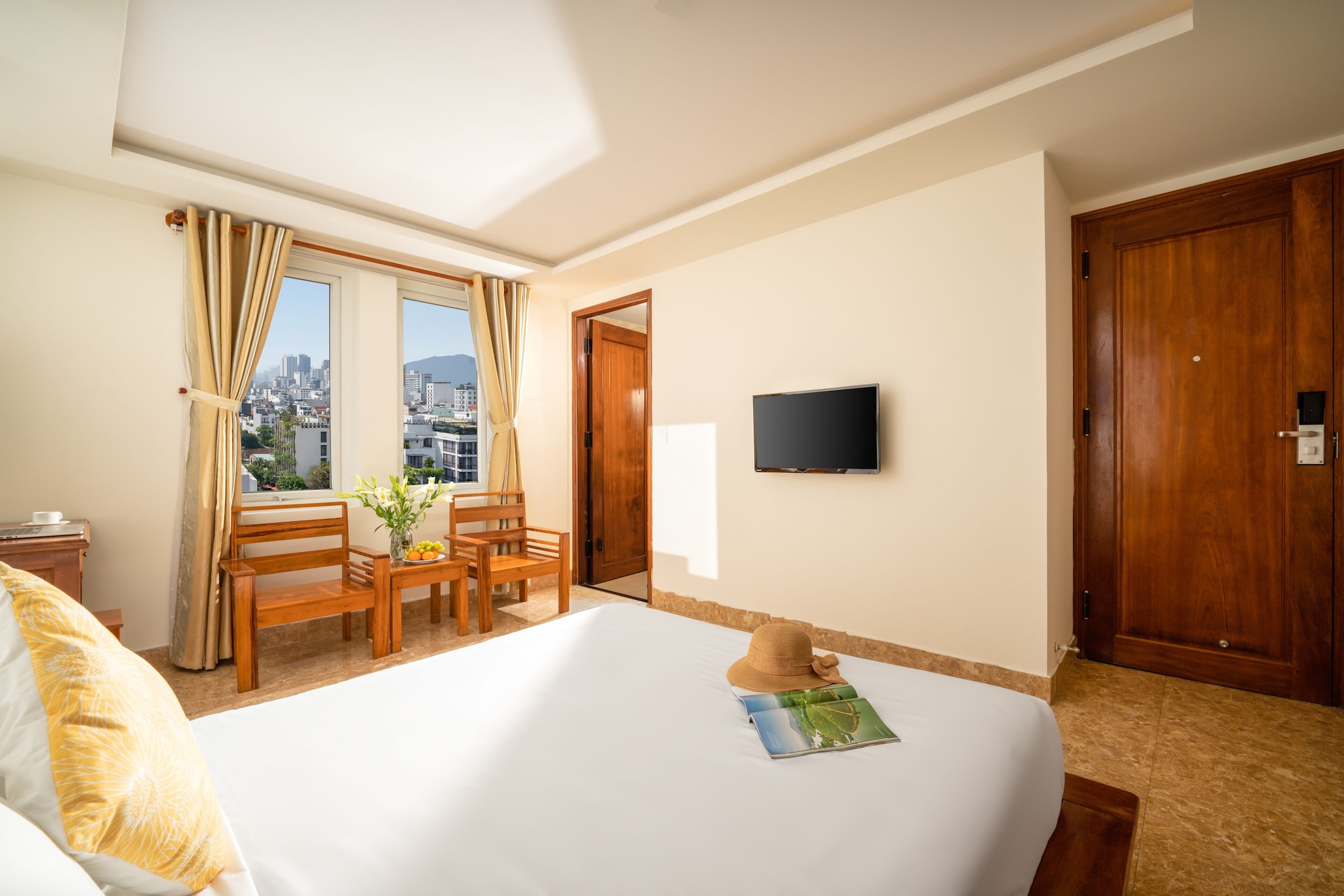SUPERIOR, DOUBLE BED, CITY VIEW