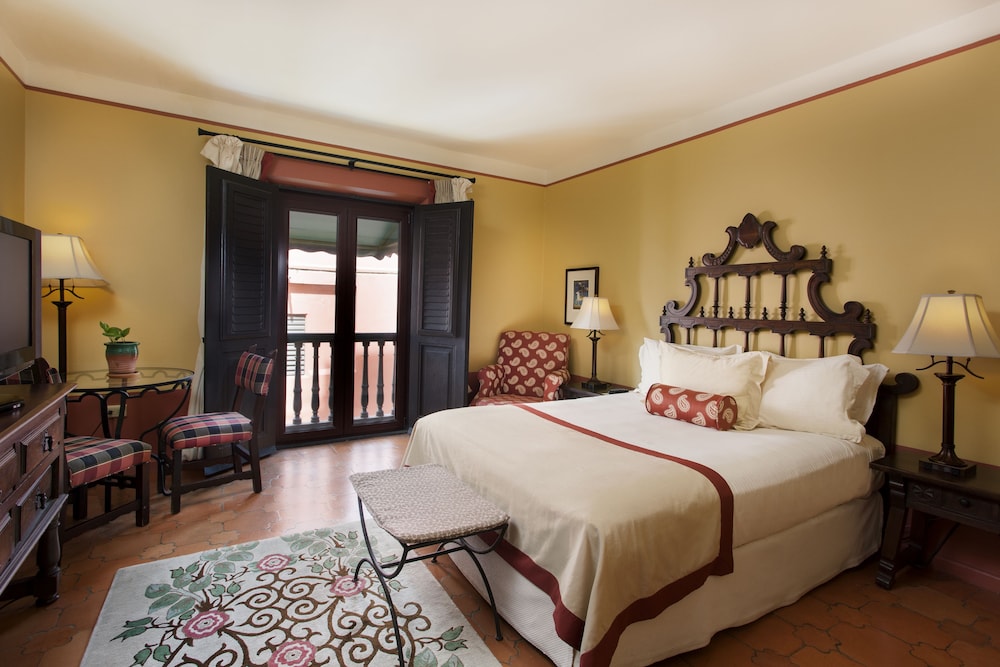 El Convento Hotel 36/75