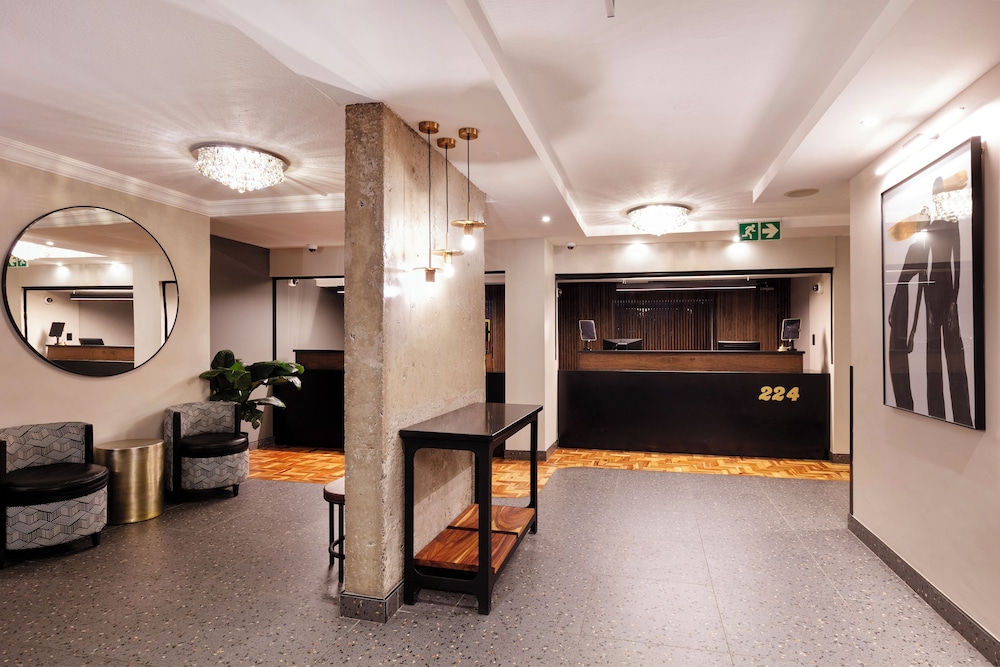Hotel 224 5/83