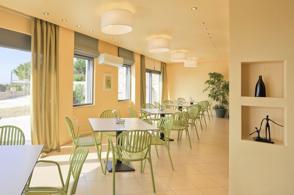 Marini Luxury Apartments And Suites 63/75