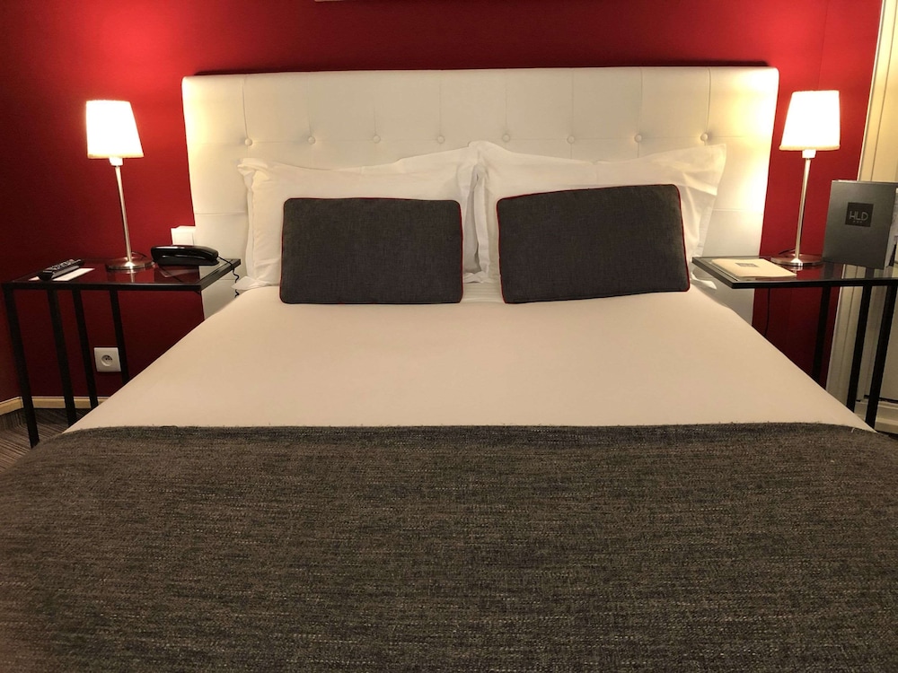 Le Dauphin Hotel 58/67