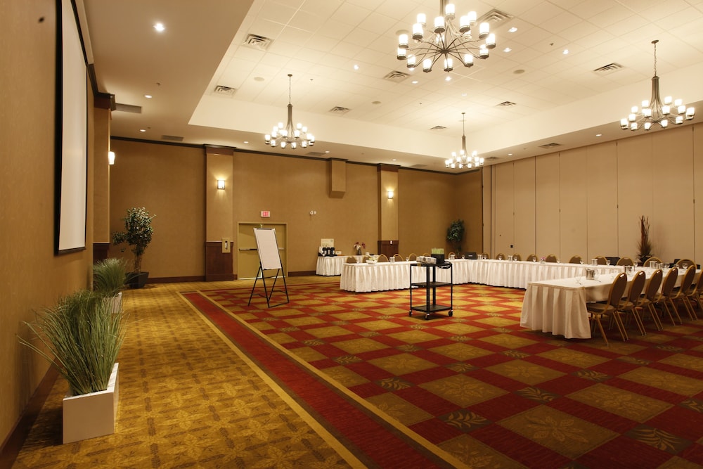 Pomeroy Hotel And Conference Centre Fort St John 10/54