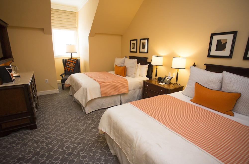 Deluxe, Single, 2 Queen Beds, Garden View