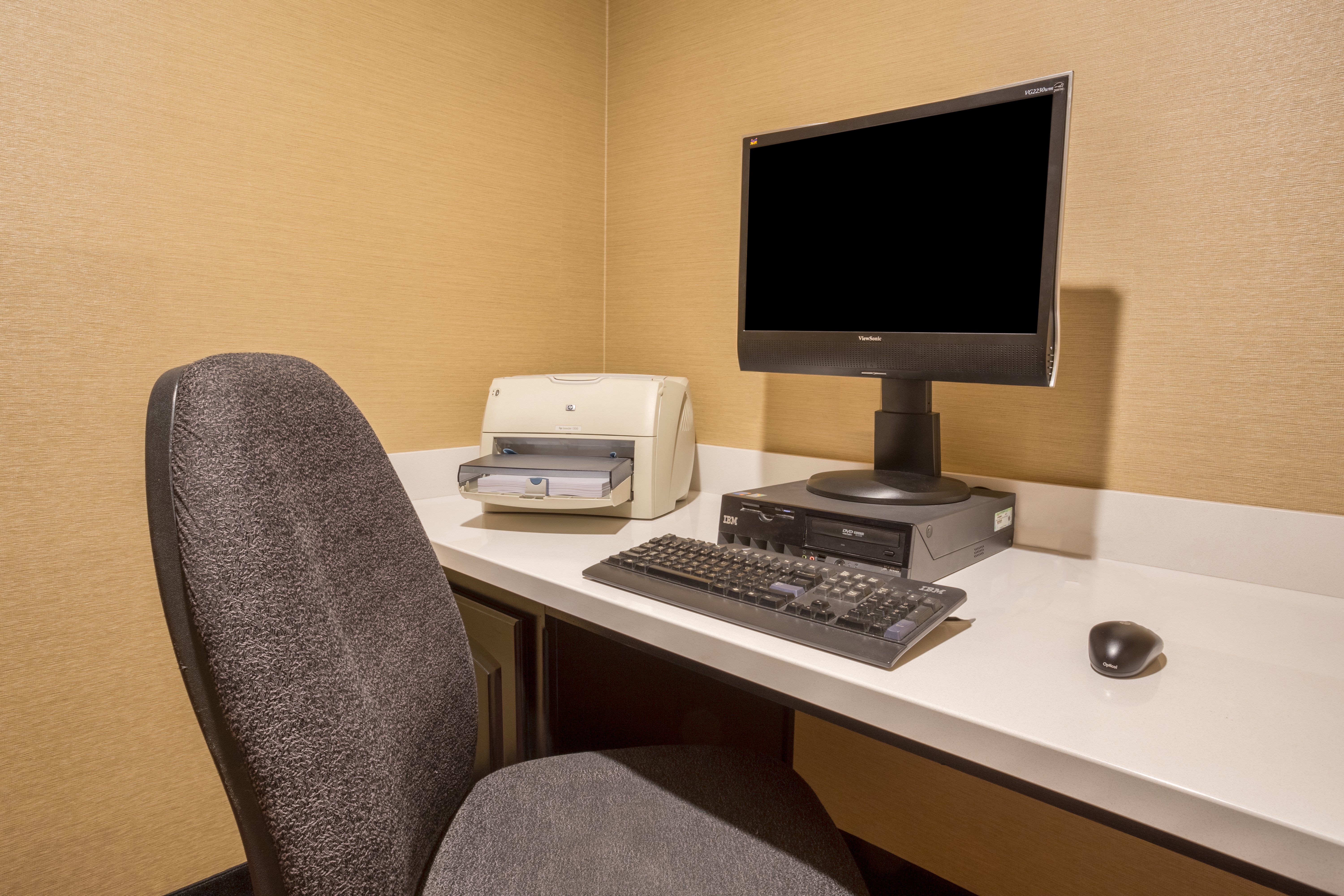 Holiday Inn Express Hotel and Suites Manteca City Center 64/76