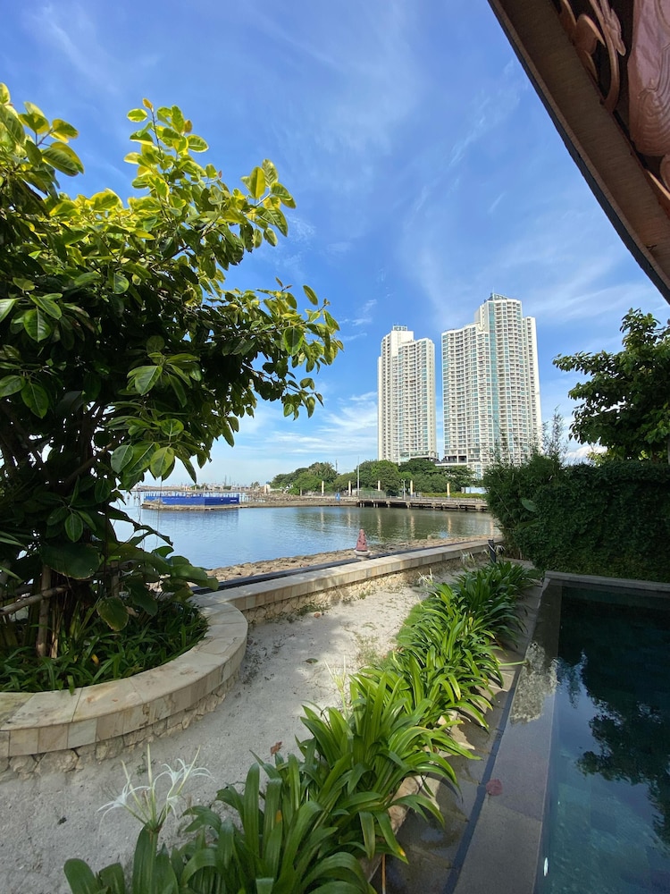 Putri Duyung Ancol Kt 29/57