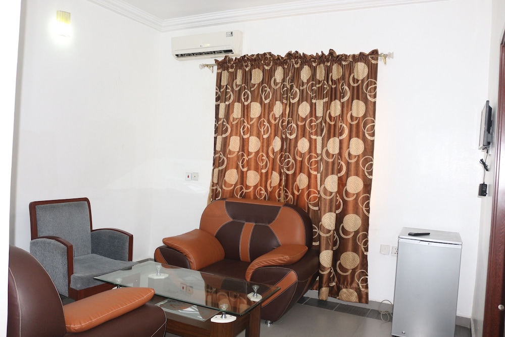 Phisbond Hotels 8/11