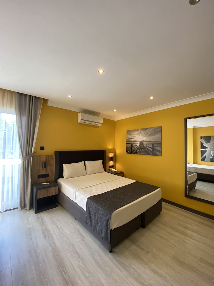 Roy Otel Akcay 12/50