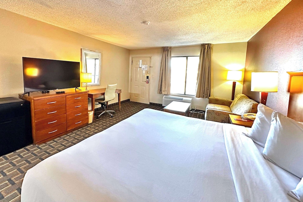 Days Inn & Suites by Wyndham Bossier City 22/50