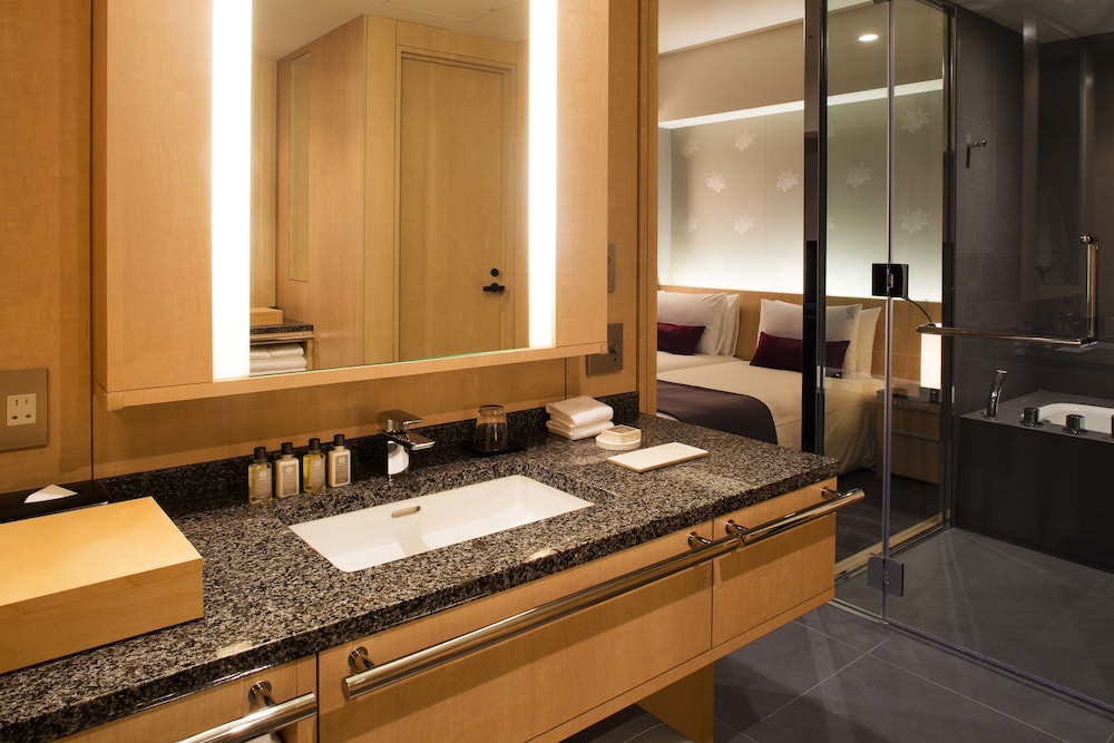 The Capitol Hotel Tokyu 74/74