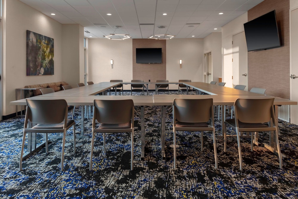 SpringHill Suites Kansas City Airport 25/33