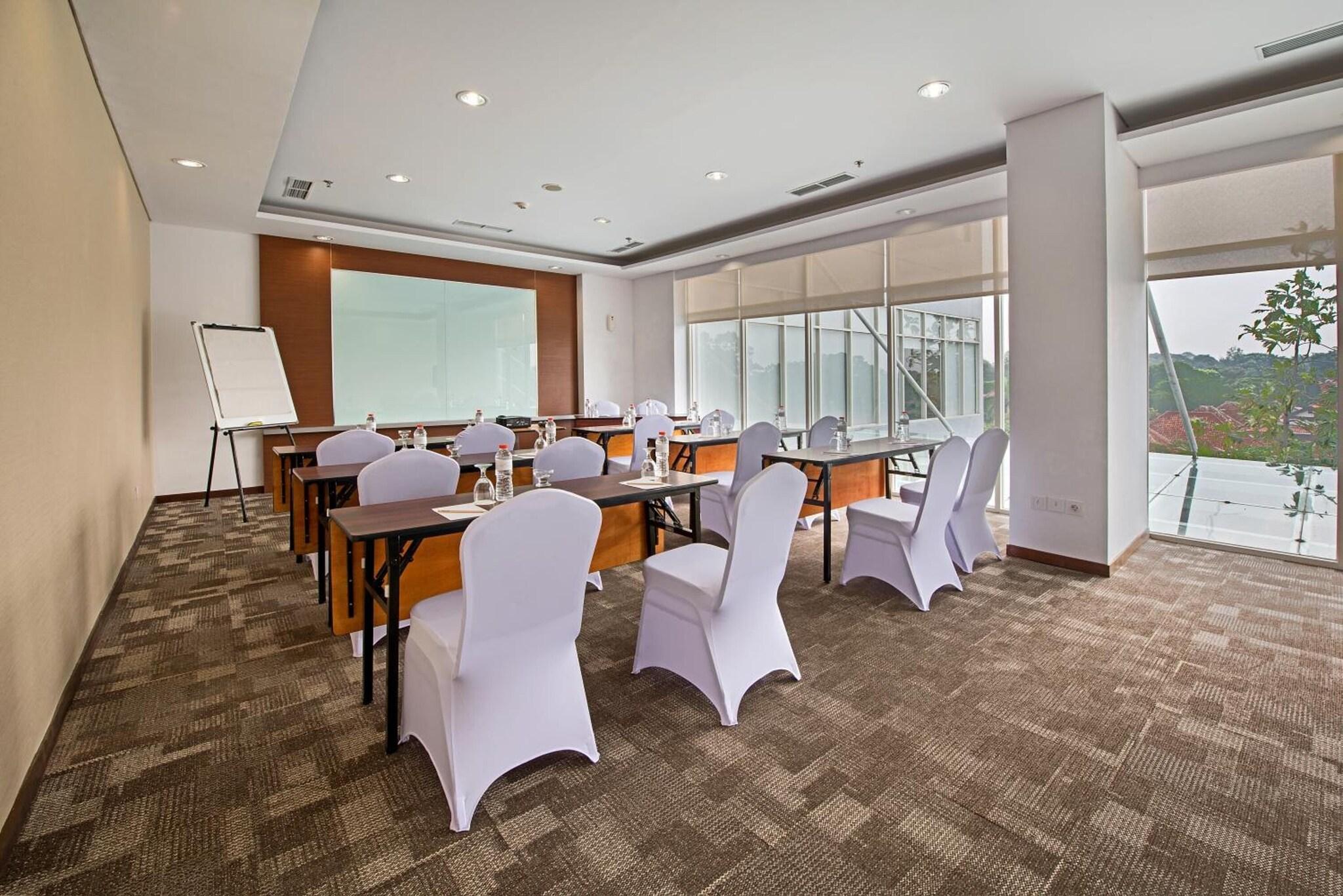 WHIZ PRIME HOTEL PAJAJARAN BOGOR 30/34