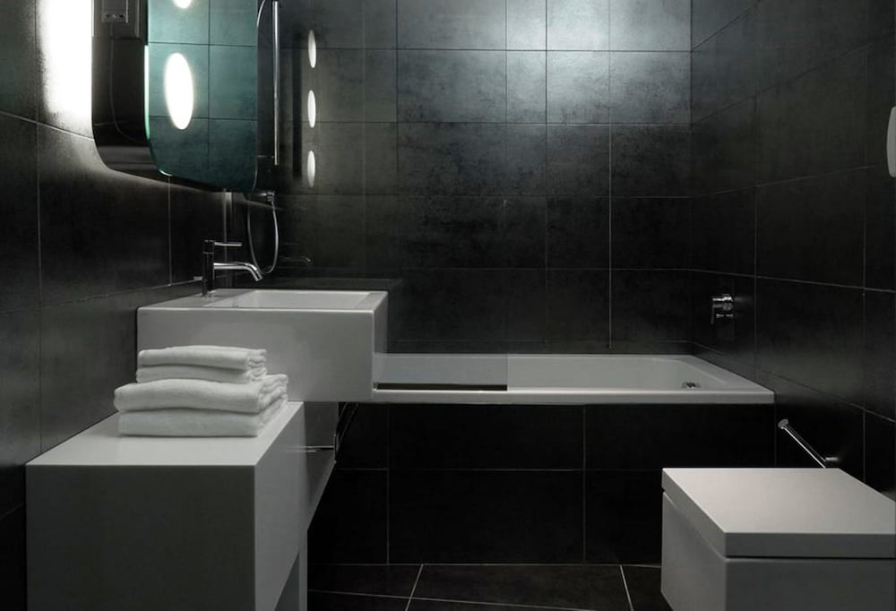1 BEDROOM, PREMIUM, SUITE, HOT TUB, ACCESSIBLE