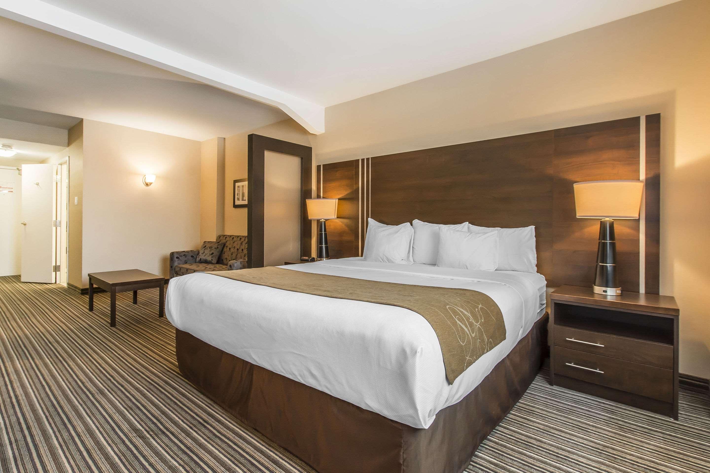 ROOM, KING BED