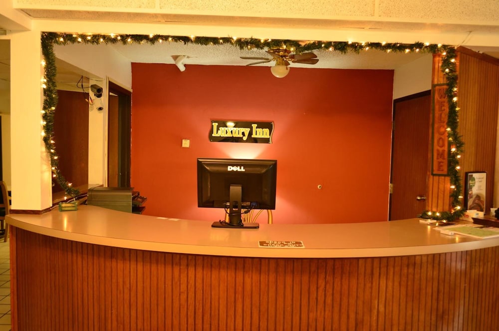 Luxury Inn &amp; Suites 4/26