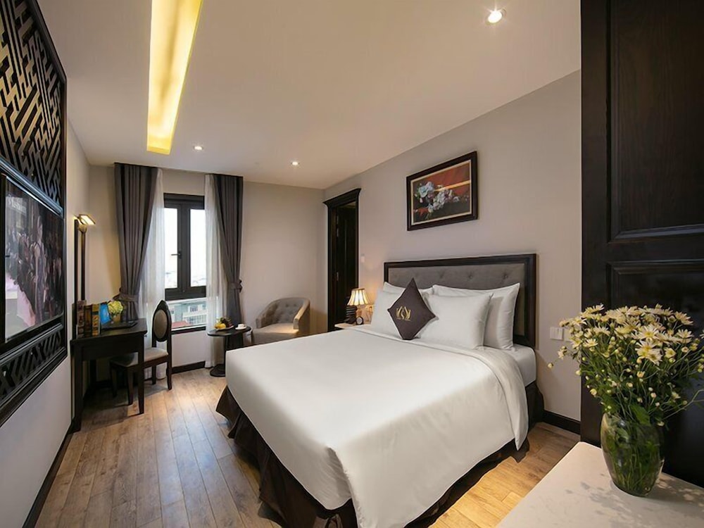 DELUXE, DOUBLE OR TWIN BED