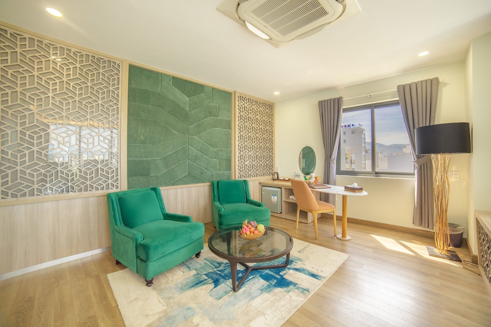Lake View Hotel 46/69