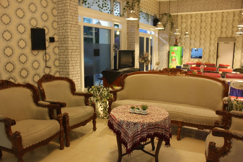 Satya Graha Hotel 65/79