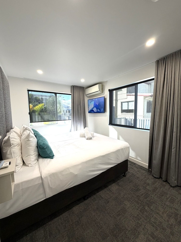 1 Bedroom, Renovated, Family, Apartment, 1 King and 1 Single Beds، Southport Motel & Apartments 5/10