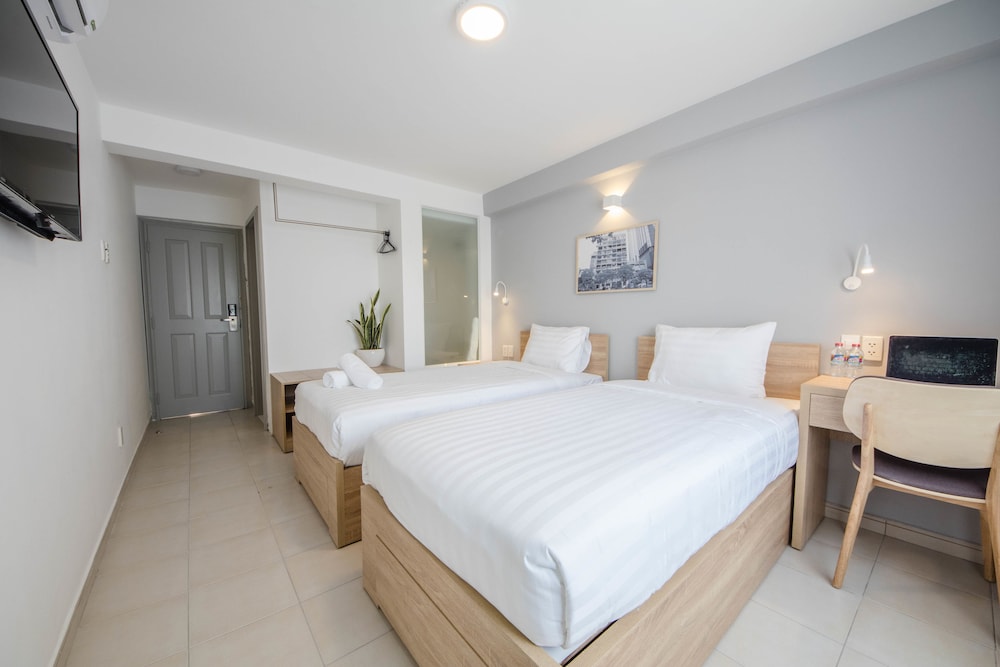 ROOM, TWIN BEDS
