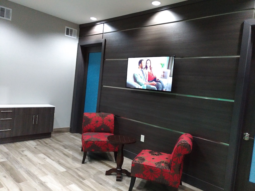Haven Inn & Suites 13/63