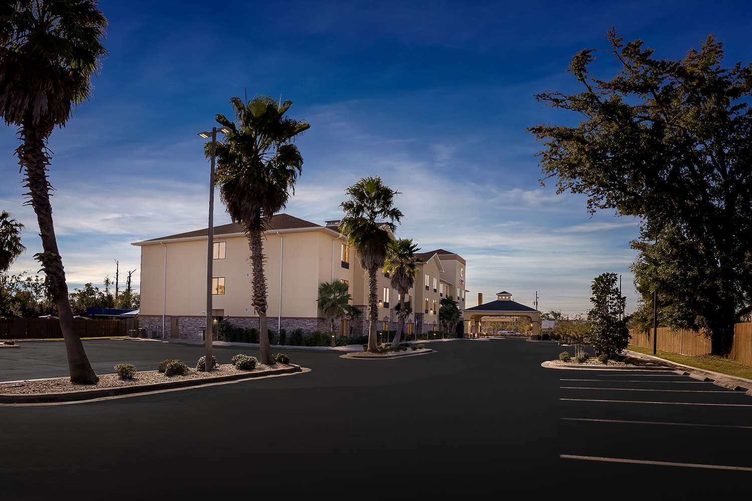 Comfort Suites Panama City Near Tyndall AFB 42/43