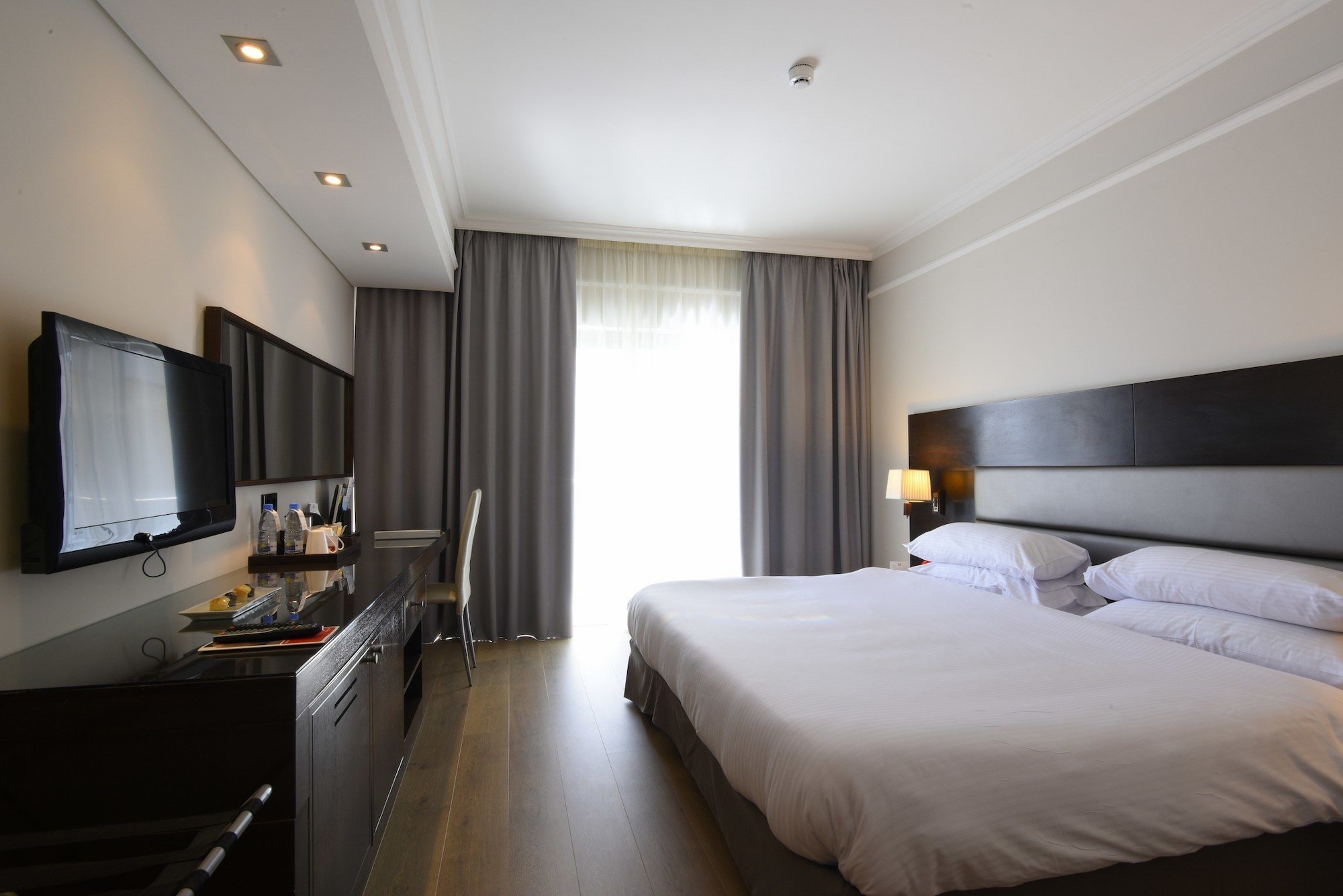 ROOM, KING BED, SMOKING, ACCESSIBLE
