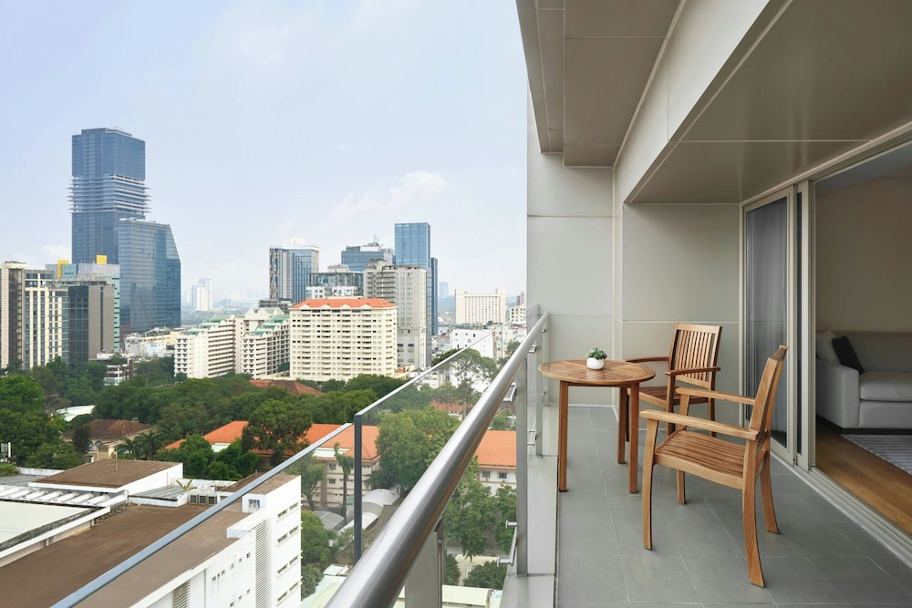 JW Marriott Hotel & Suites Saigon, The Apartments 42/49