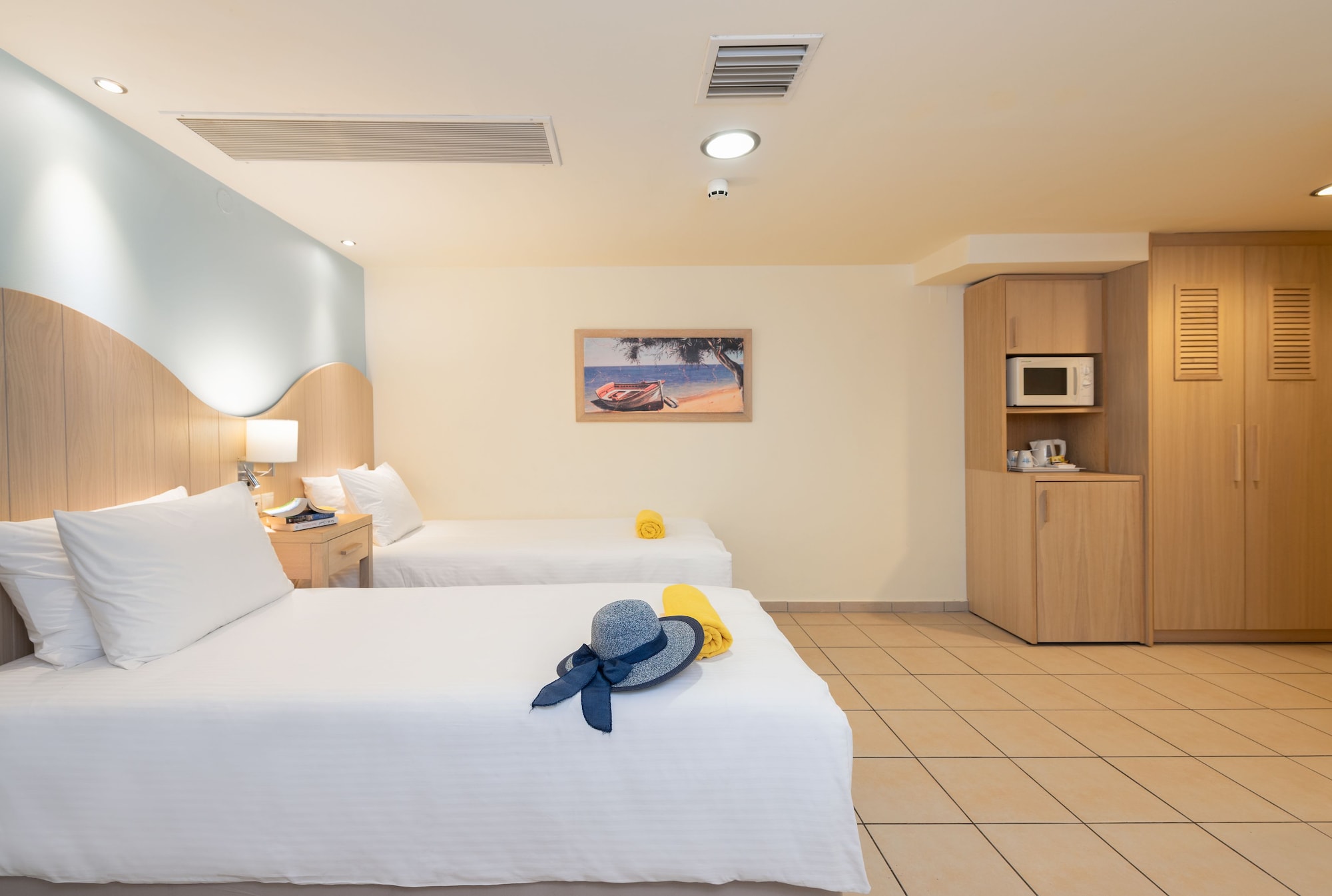 Superior, Family, 1 Double and 4 Single Beds