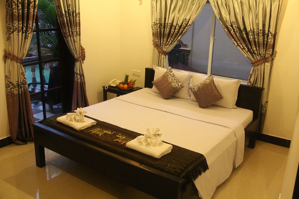 DELUXE, DOUBLE BED