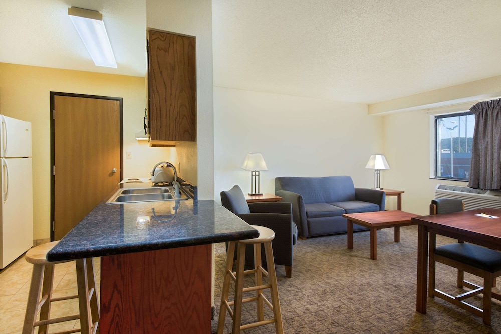 Super 8 By Wyndham Ripley 19/23