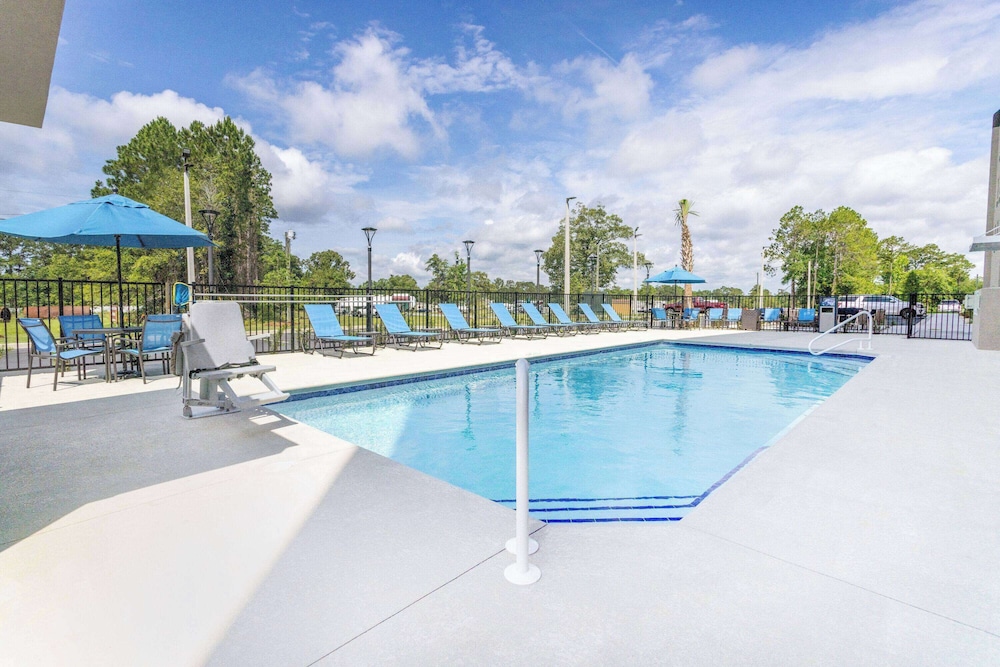 La Quinta Inn and Suites by Wyndham Valdosta 17/35