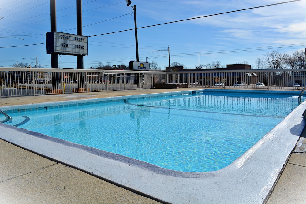 Days Inn By Wyndham Jacksonville Nc 44/68